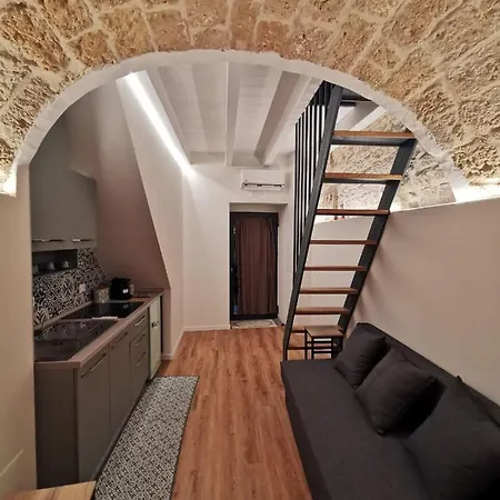 Corte San Triggiano 13 Vecchia, Apartamento *