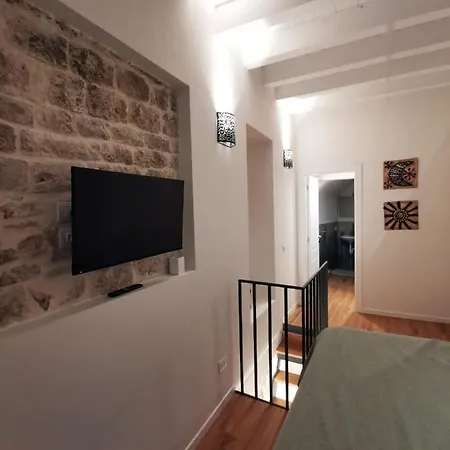 Corte San Triggiano 13 Vecchia, Apartamento *